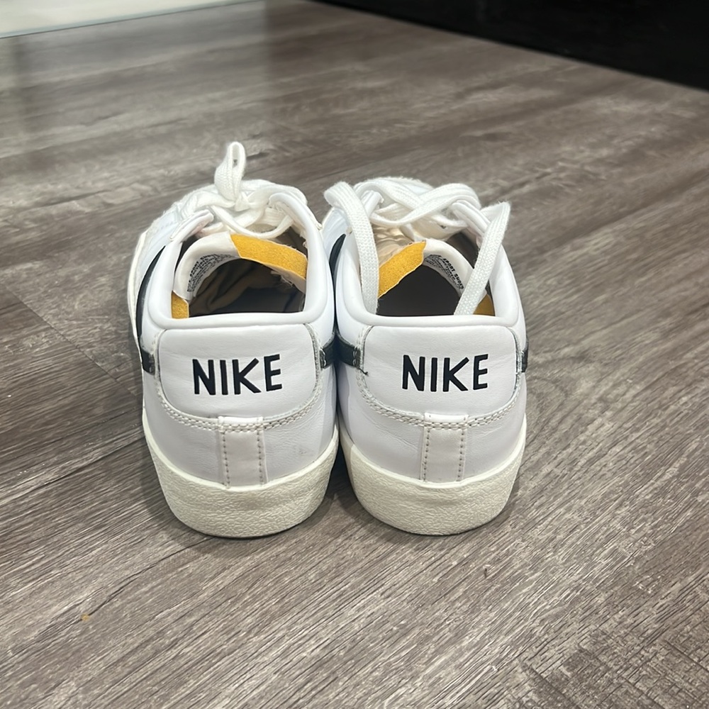 Nike - Picture 2 of 5